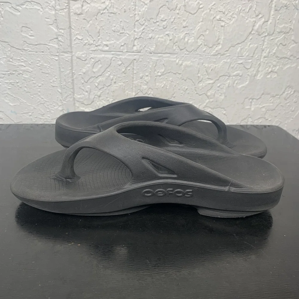 OOFOS Original Sandals Womens Size 7 Black Flip-Flops Rubber Comfort